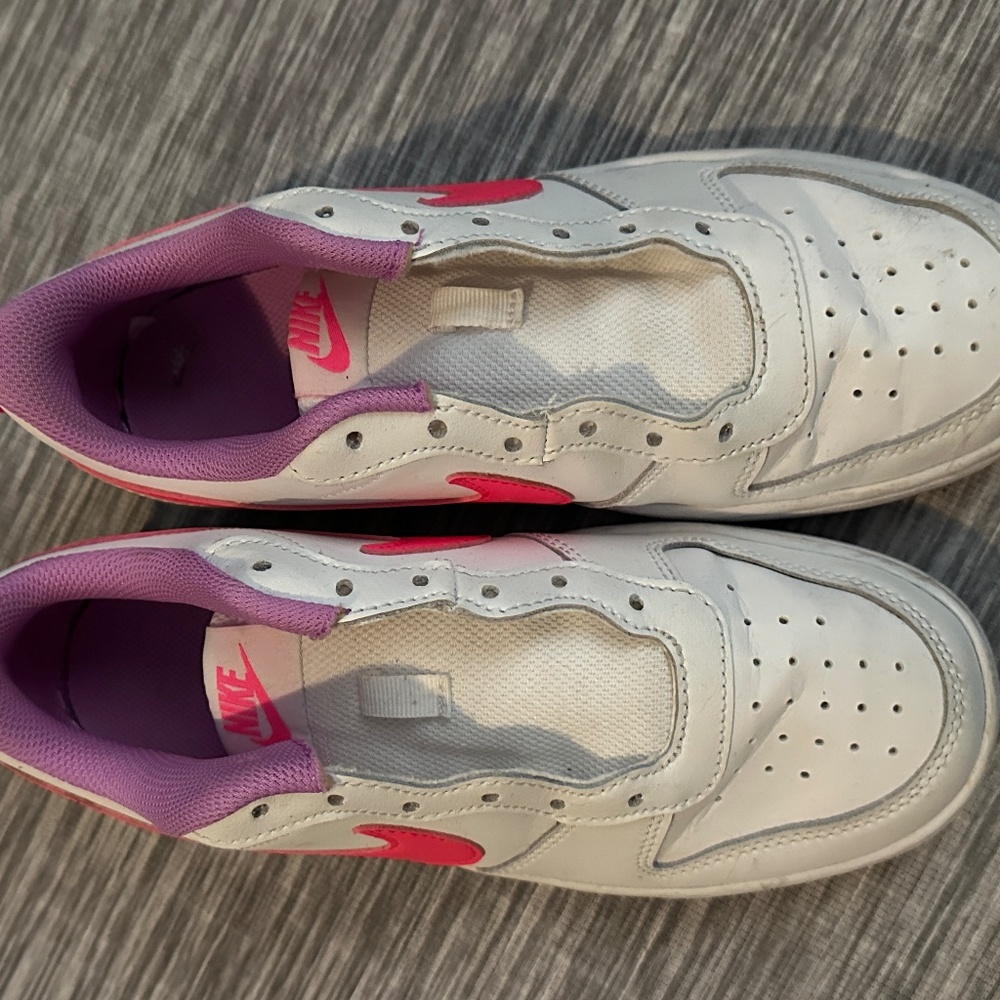 Nike tennis shoes